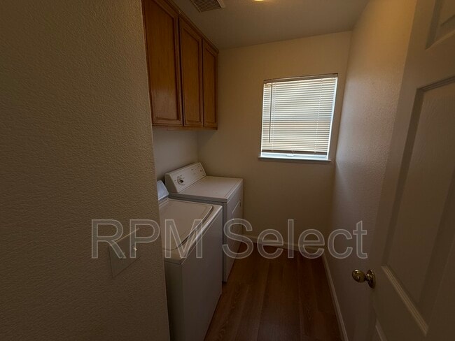 Building Photo - 1255 Farragut Cir