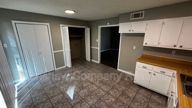 Building Photo - 5755 Heartwood Dr