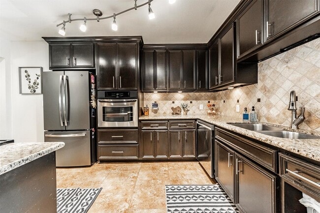 Building Photo - 11 10th Ave N