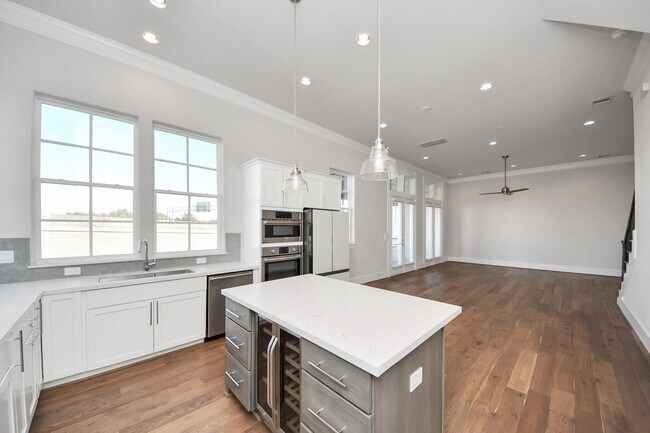 Building Photo - 826 Cage St