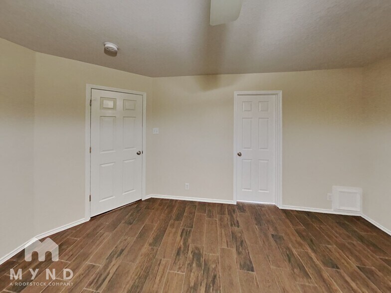 Building Photo - 8930 Wolff Vista