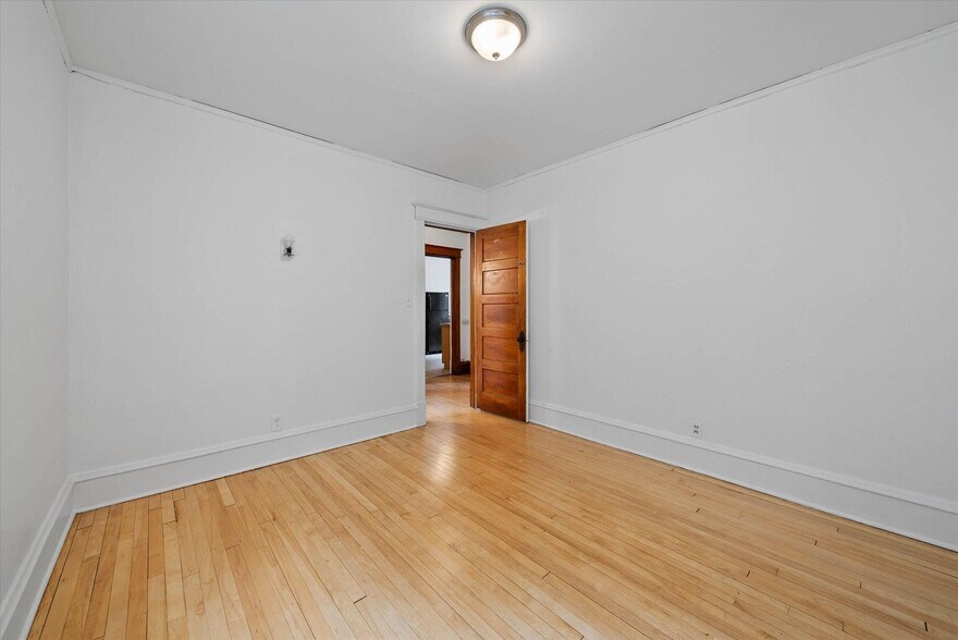 Building Photo - 2856 N Frederick Ave