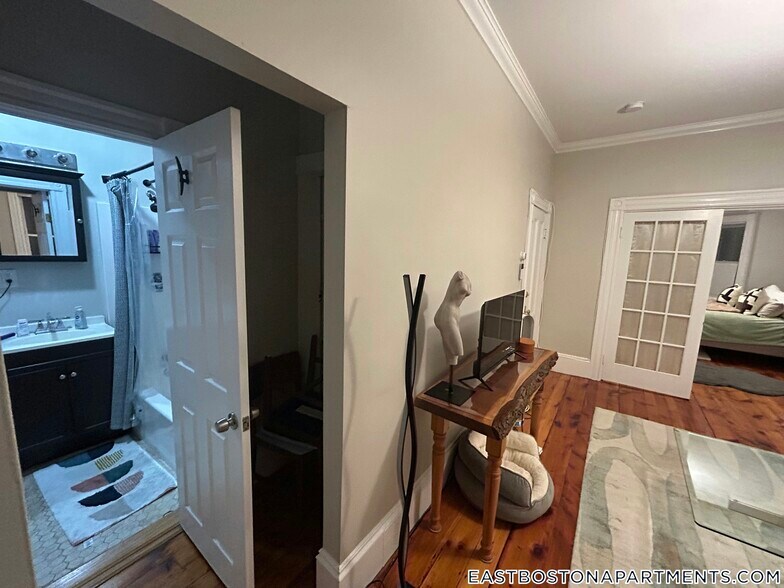 Building Photo - 279 Webster St