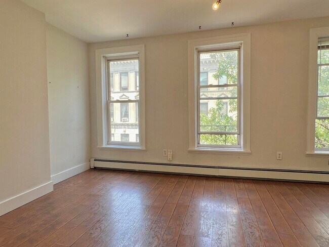 Building Photo - 183 Montgomery St