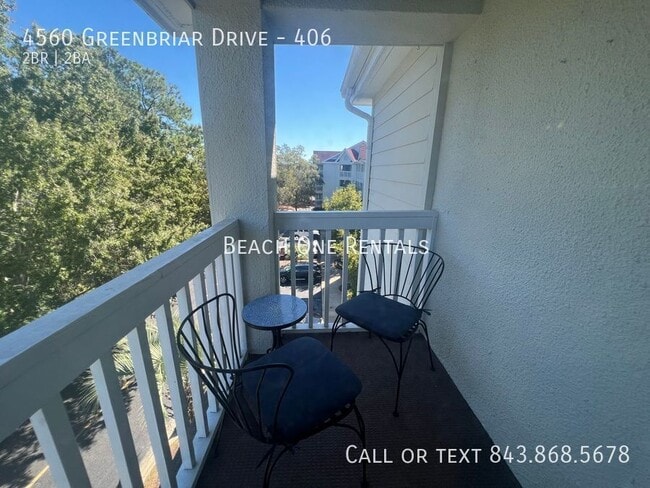 Building Photo - 4560 Greenbriar Dr