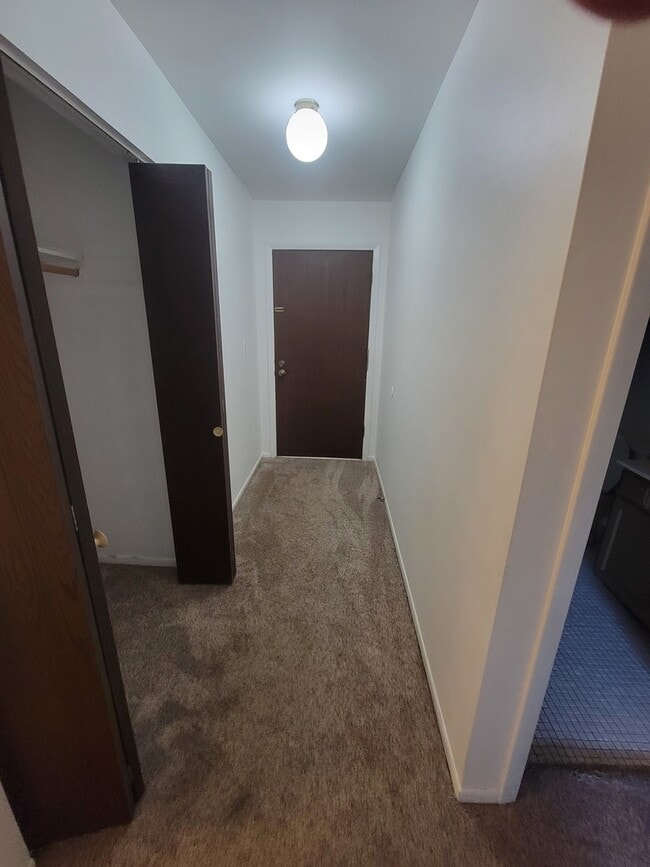 Building Photo - 1018 Castilian Ct