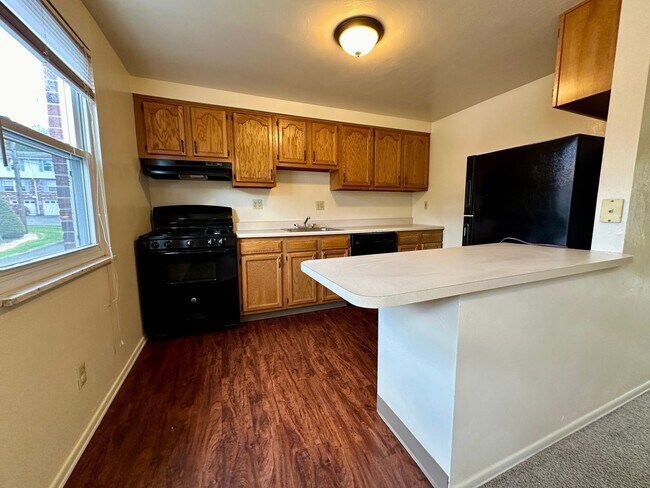Primary Photo - Spacious 2BR Townhome in Plum - Central AC...