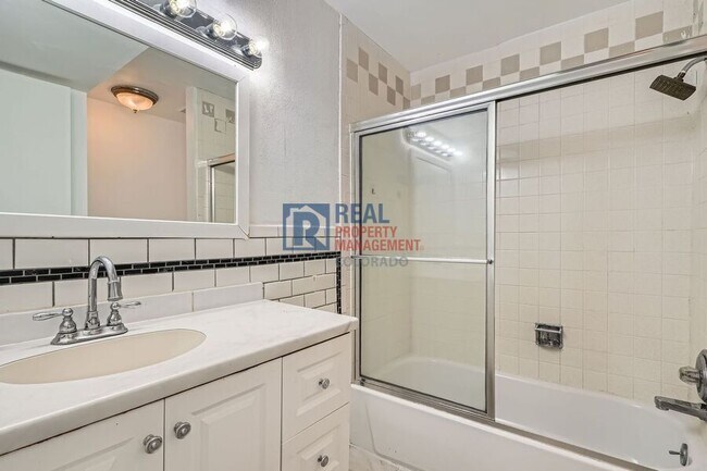 Building Photo - 5300 E Cherry Creek S Dr