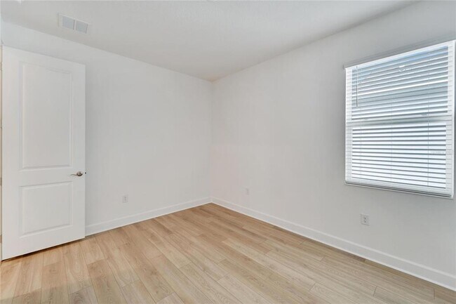Building Photo - 943 Signet Dr