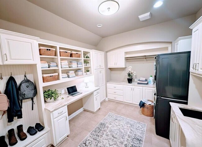 Building Photo - 5900 Lipan Apache Bend