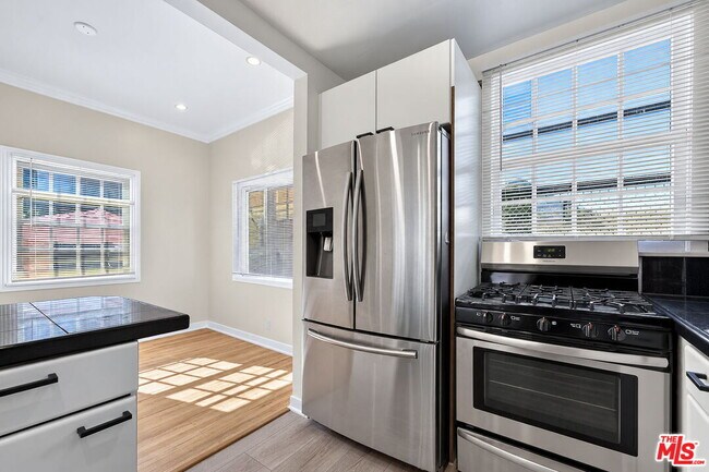 Building Photo - 215 S Gale Dr