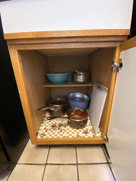 Building Photo - 1375 Rydalmount Rd