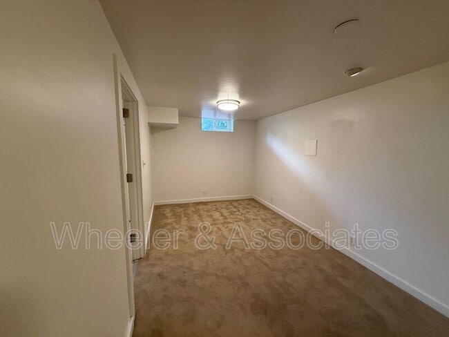 Building Photo - 1575 S 800 E