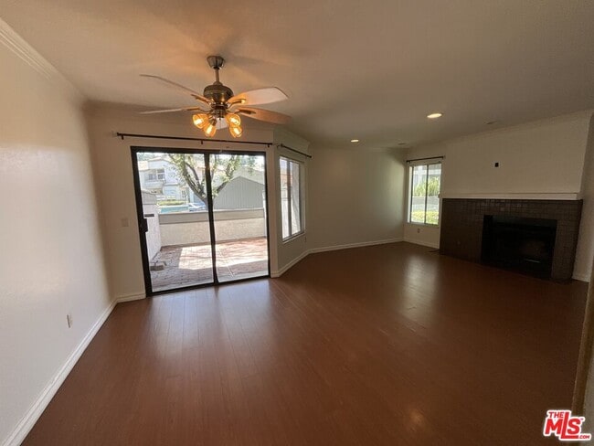 Building Photo - 9 Willowcrest Ln