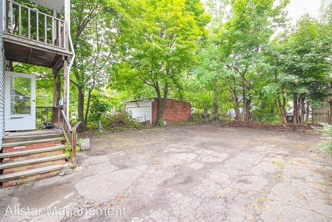 Building Photo - 2 br, 1 bath House - 11808 Parkhill Avenue Up