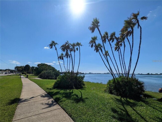 Building Photo - 1922 Springtime Ave