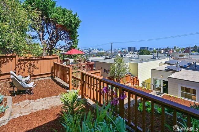 Building Photo - 646 De Haro St