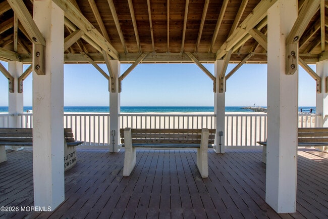 Building Photo - 565 Trout Ave