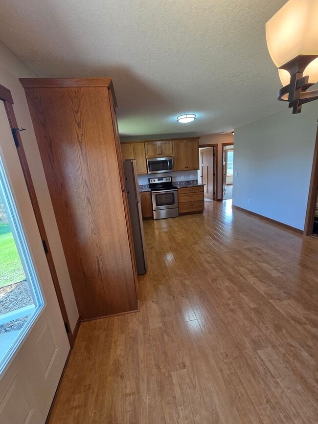 Building Photo - 38231 Ewing Ct