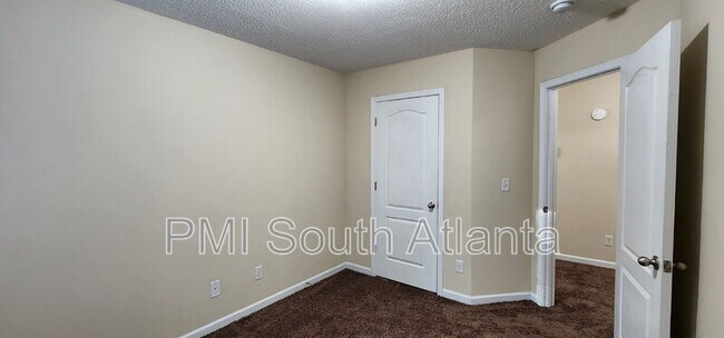 Building Photo - 6864 Mountain Cir