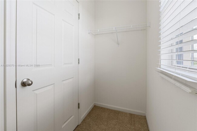 Building Photo - 5305 Fantasy Dr