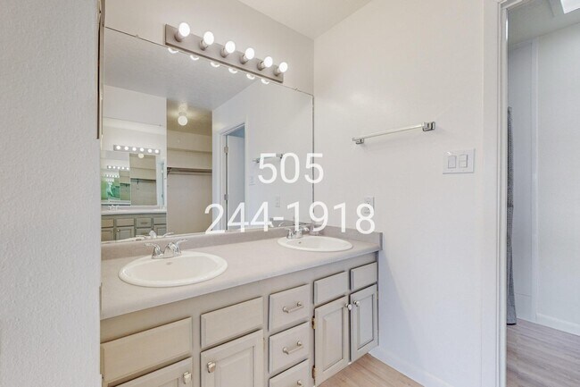 Building Photo - 876 Tramway Ln Ct NE