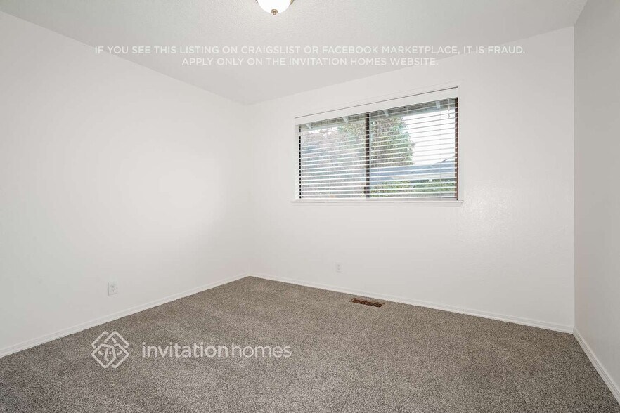 Building Photo - 2134 Hemlock St SE