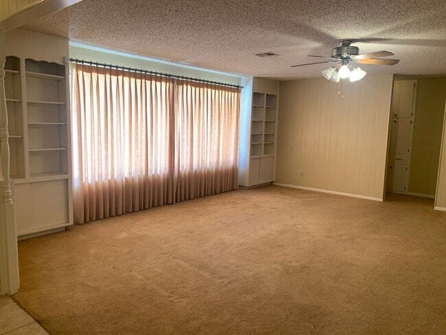 Building Photo - Cozy and Quaint 2 bedroom 2 bath with bonu...
