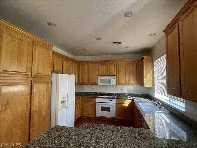 Building Photo - 861 Cavaison Ave