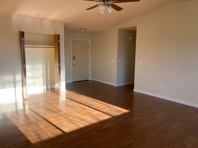 Building Photo - 3 BEDROOM 2 BATHROOM HOME IN THE PEPPERTREE SUBDIVISION
