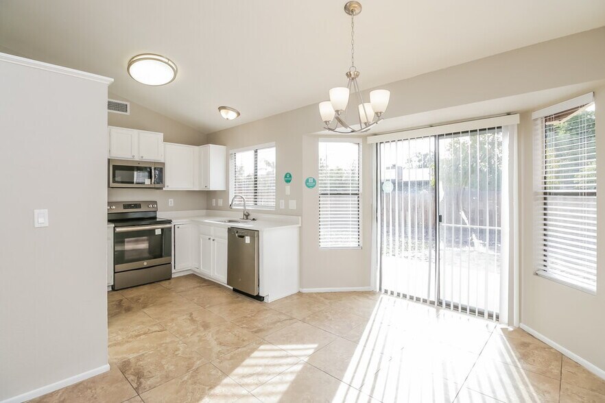 Building Photo - 657 W Shawnee Dr