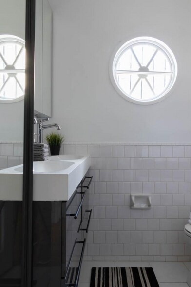 Building Photo - 7715 Waring Ave