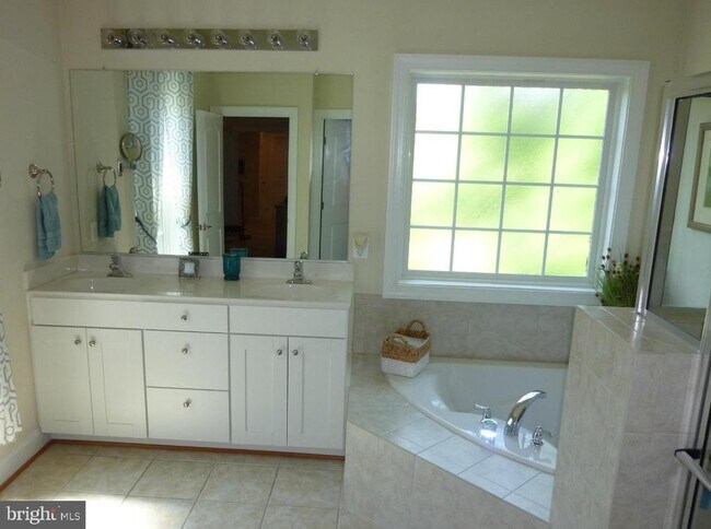 Building Photo - 333 Caldwell Terrace SE