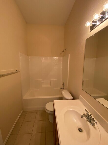 Building Photo - 112 Cherrytree Trl