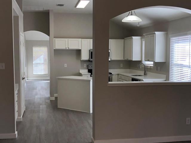 Building Photo - 800 Sequoia Dr