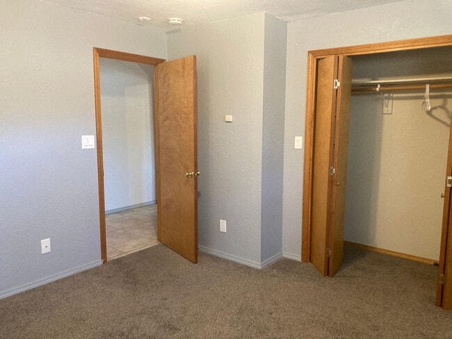 Building Photo - 405 Fir Dr