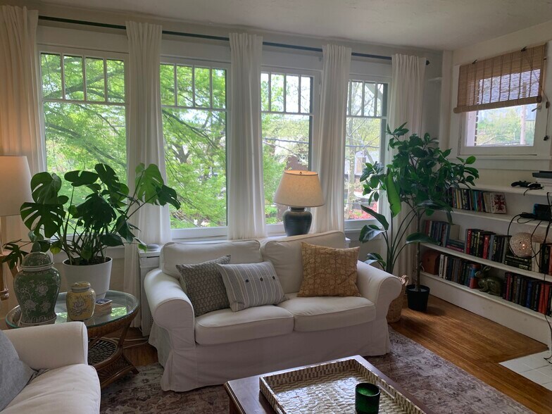 Building Photo - 5535 Wellesley Ave