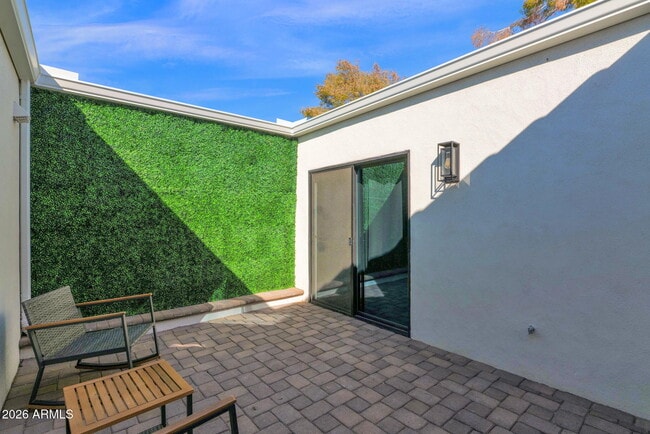 Building Photo - 7629 N Vía De Los Ninos