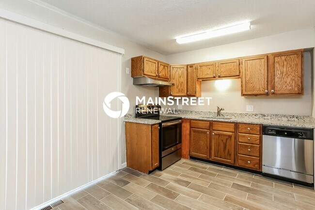 Building Photo - 2 Bedroom Pet-Friendly Home in Kansas City, MO with Main Street Renewal