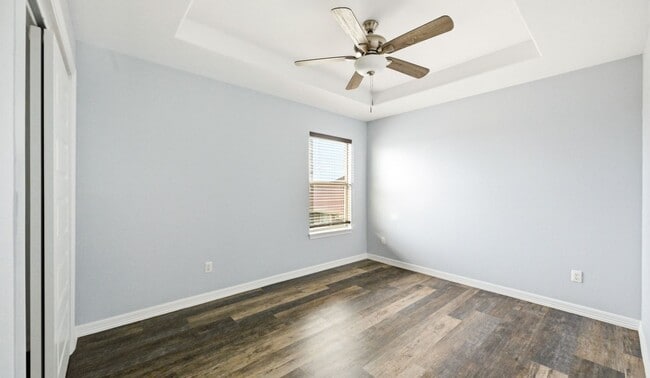 Building Photo - New Rental! Updated 3-bedroom/2 bath town home