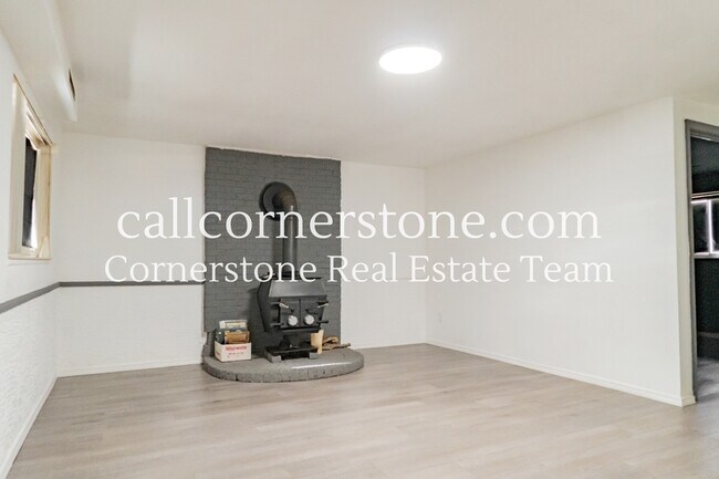 Building Photo - 1320 Verde Dr