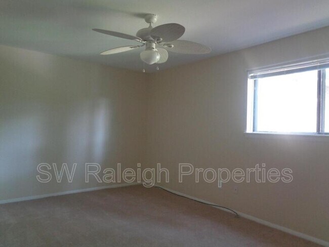 Building Photo - 1204 Schaub Dr