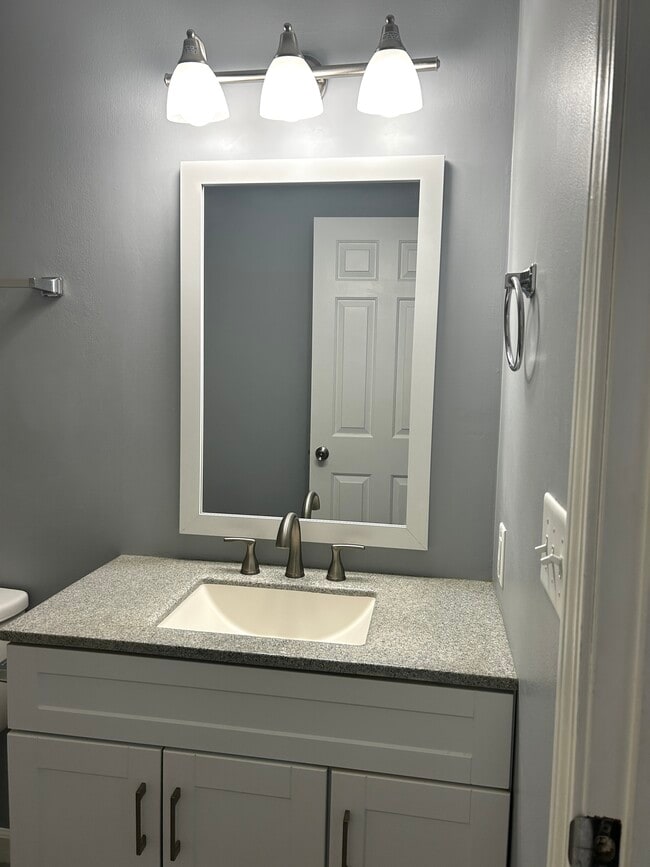 Building Photo - 7767 Betsy Ross Cir