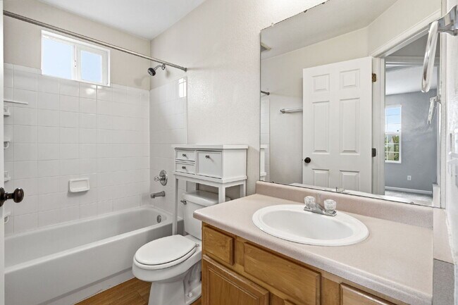 Building Photo - Welcome to this well-maintained 4-bedroom home in the heart of Thornton!