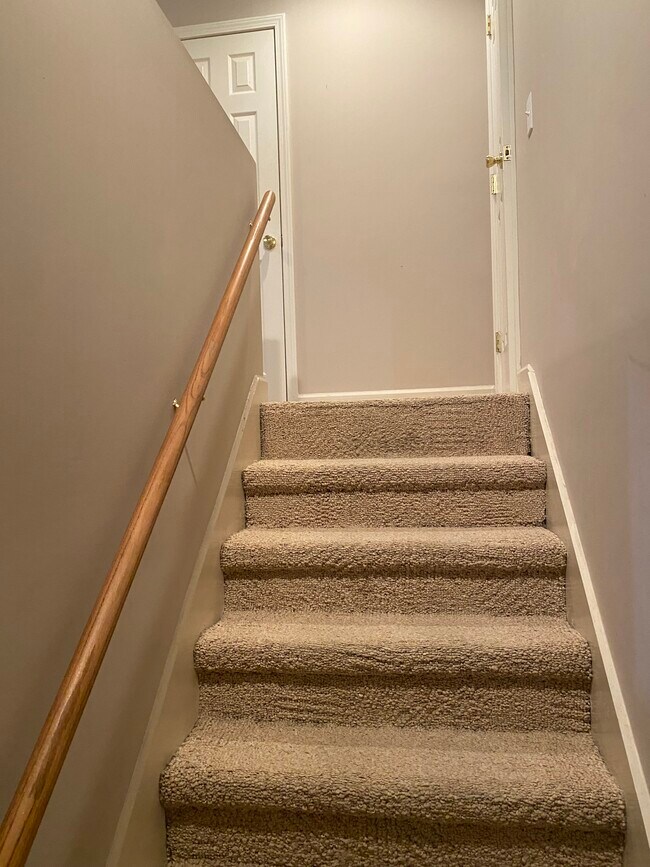 Building Photo - 35 Winchester Cv