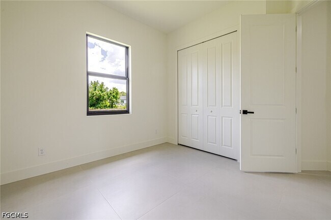 Building Photo - 2705 Darlene Pl