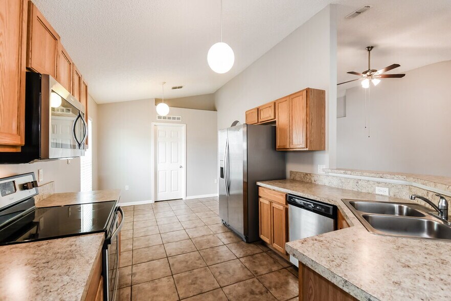 Building Photo - 12348 Hickory Forest Rd