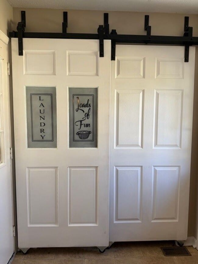 Building Photo - 3 Bedroom/2 Bathroom - Close to SJAFB, Shopping, Restaurants!