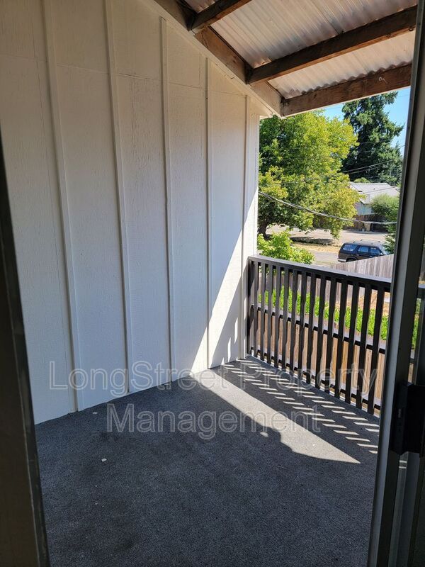 Building Photo - 627 3rd St