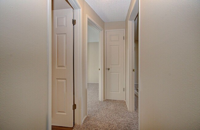 Building Photo - Charming 2-Bedroom Ranch-Style Apartment – Vancouver, WA